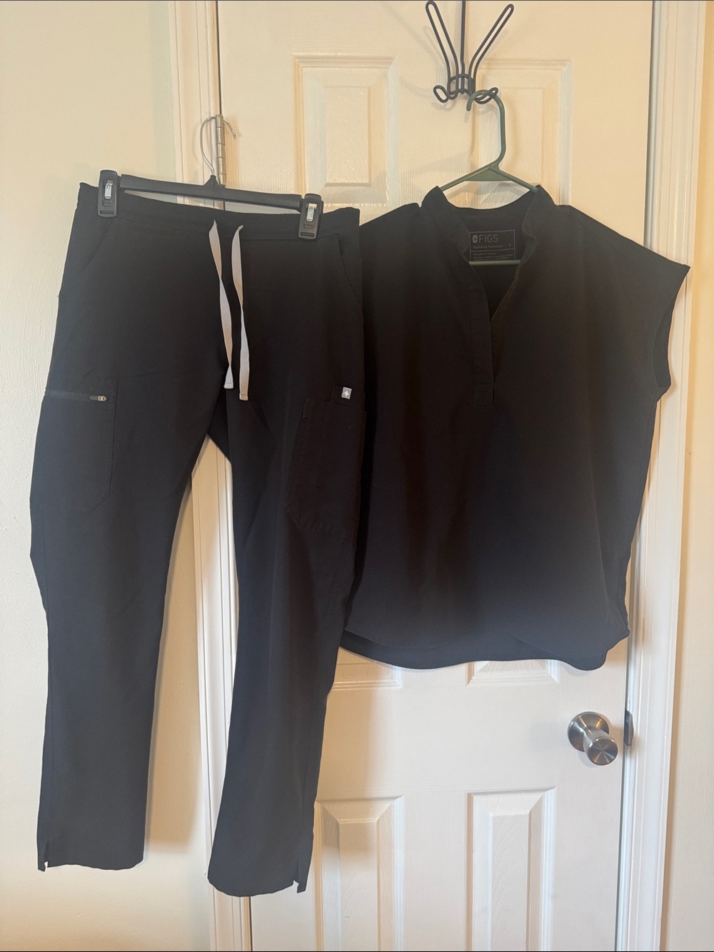 FIGS Women's Black Straight-Leg Scrub Pants with Matching Top